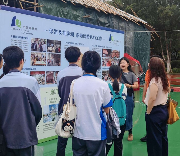 盂蘭勝會期間，九龍城盂蘭勝會活動策劃者之一、九龍城區議員劉婉燕向參與巡遊的學生介紹盂蘭勝會歷史和市建局在「龍城」的市區更新工作，包括保留及推廣地區特色方面的措施。